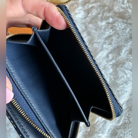 Louis Vuitton Hollographic Monoglam Lou Wallet - Picture 9 of 14